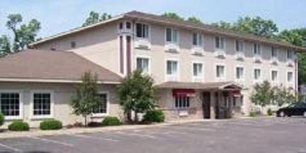 Budget Host Inn & Suites North Branch Exterior photo