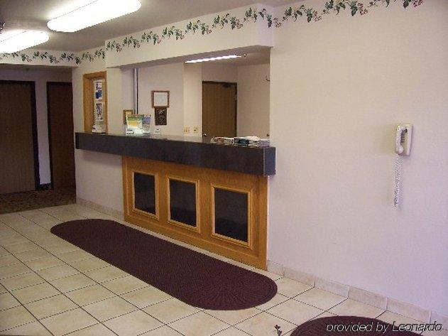 Budget Host Inn & Suites North Branch Interior photo